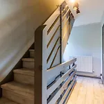 Spacious And Stylish 2 Bed Flat