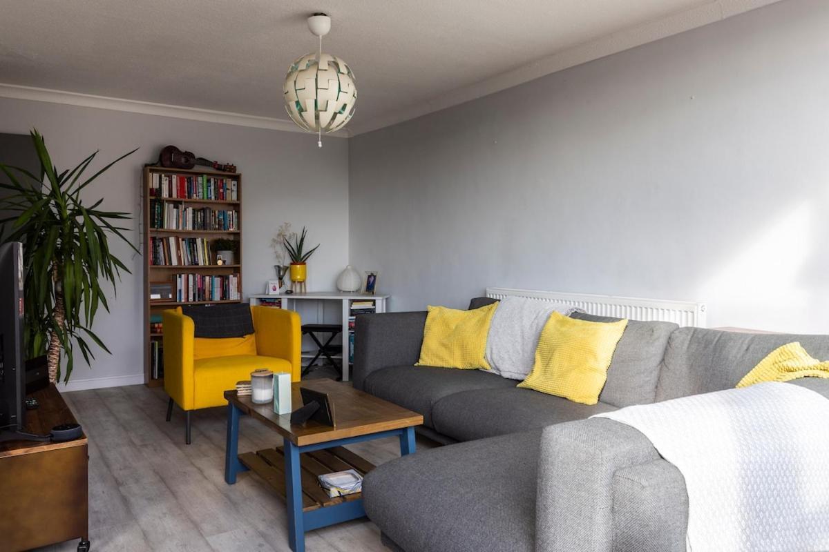 Spacious And Stylish 2 Bed Flat London